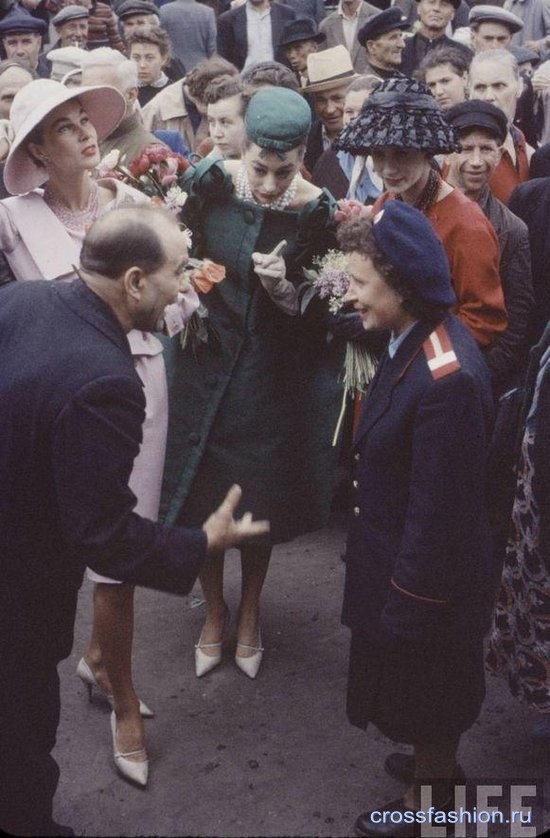 Фотосессия моделей Кристиан Диор на улицах Москвы июнь 1959 год