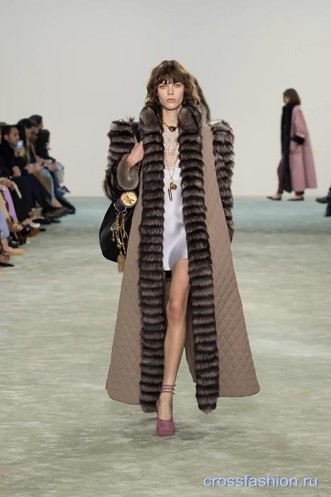 Chloe fall 2025 8