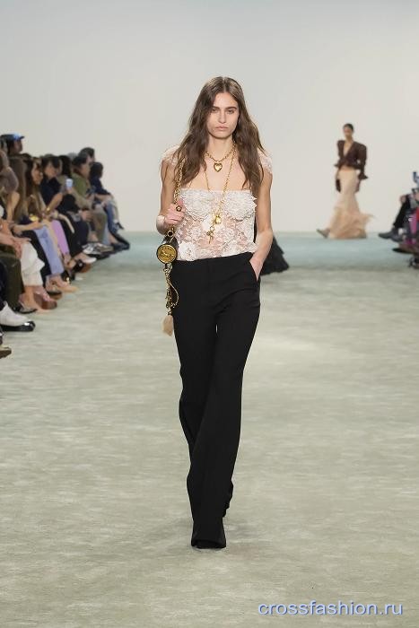 Chloe fall 2025 40