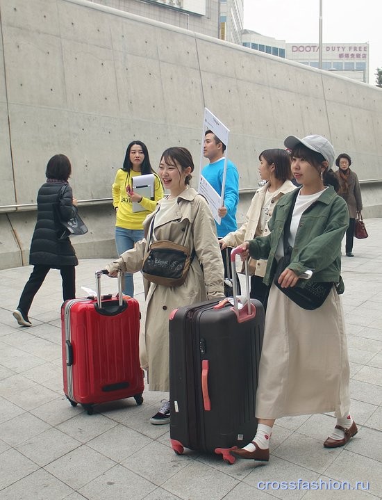 Street style Seoul Fashion week, march 2019. Стрит стайл Недели моды в Сеуле, день первый