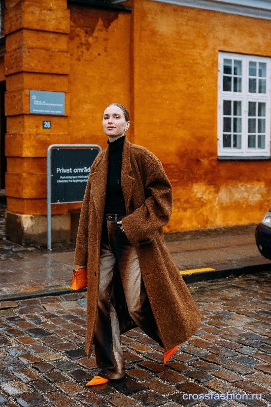 Выглядеть актуально без украшений: Street style Недели моды в Копенгагене, февраль 2022