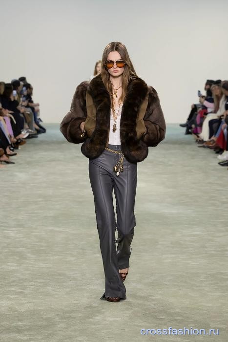 Chloe fall 2025 19